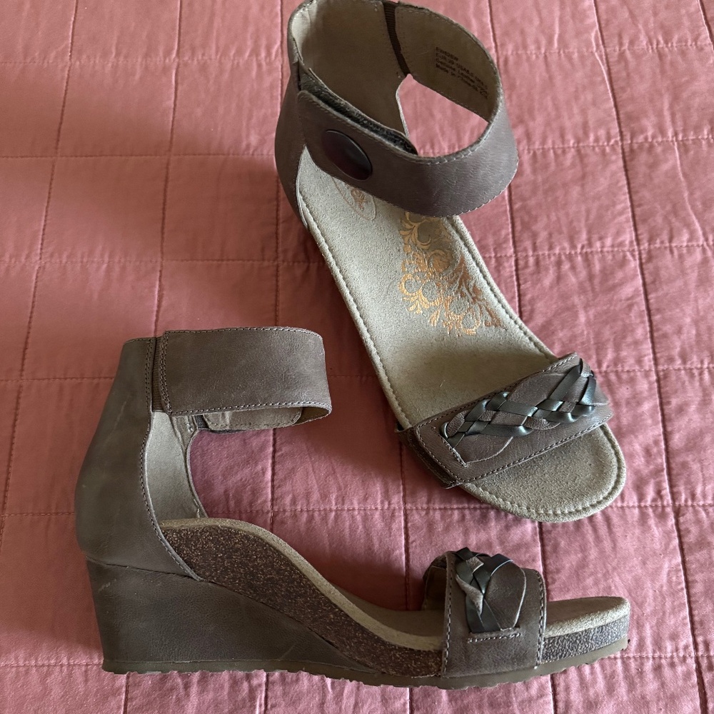 Aetrex Becca sandals size 8.5 (Eur 39)